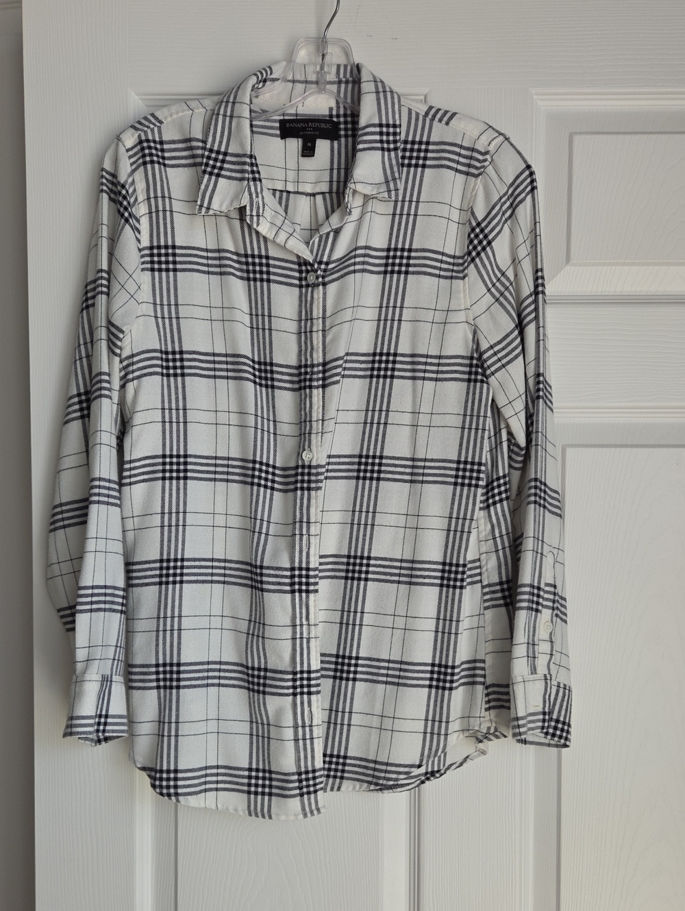 Banana Republic White and Black Plaid Casual Button-Down Shirt